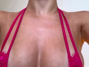 girl
        tootightwithbra cam image #5970306
