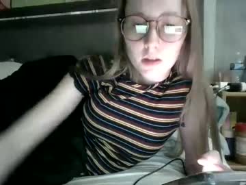 girl
        petitetinybabe cam image #2353084