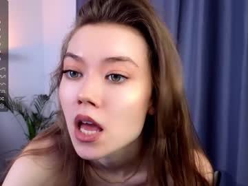 girl
        lil_babe_ cam image #2739263