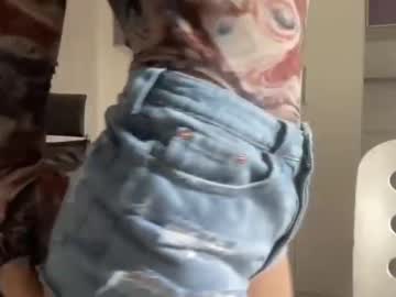 girl
        yourbonie cam image #2451477
