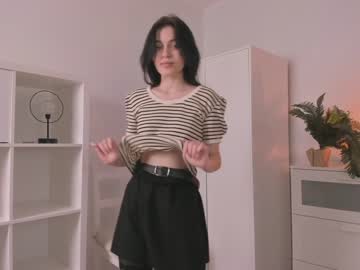 girl
        carolmoores cam image #319336