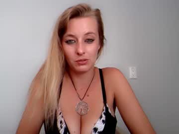 girl
        yoursecretgirlfriend963 cam image #4254709