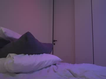 girl
        alice_kosmos cam image #2736251