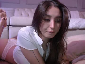 girl
        sarasuo cam image #2351366