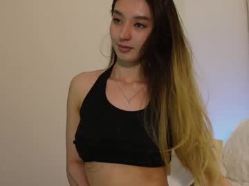 girl
        sarasuo cam image #5958515