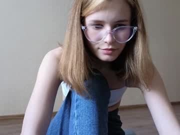 girl
        elsa_limerence cam image #4812269