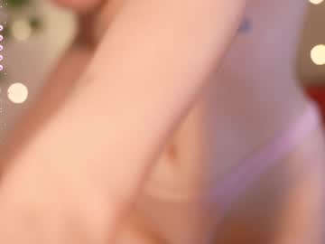 girl
        april_blush cam image #4665573