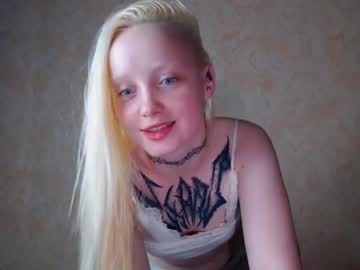 girl
        rainy_moon cam image #2914777