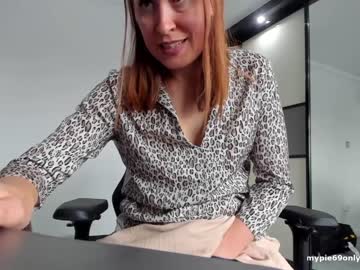 girl
        eatmypie69 cam image #1049942