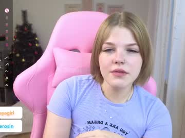 girl
        maya_blonde18 cam image #5863801