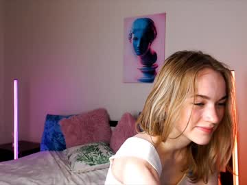 girl
        alice_lady2020 cam image #1905635