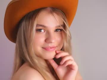 girl
        aryanalarsen cam image #2206776