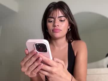 girl
        poutyselena cam image #6613592