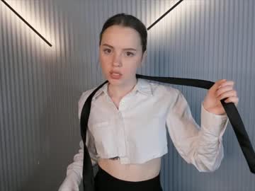 girl
        mya66maya cam image #4212395