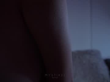 girl
        mystikei cam image #1386404
