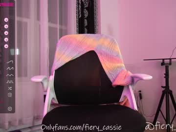 girl
        fiery_redhead cam image #976015