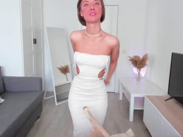 girl
        elannand cam image #4022160