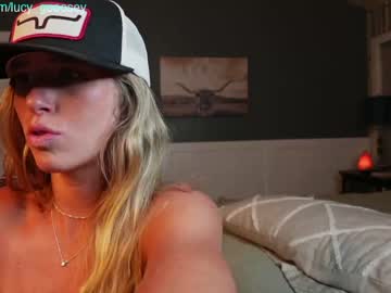 girl
        lucy_gooosey cam image #2204464