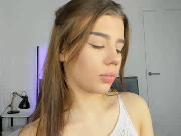 girl
        jenie_fire cam image #4985523