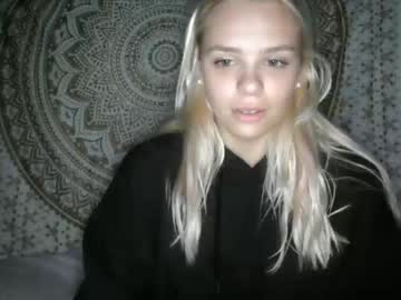 girl
        cindyloulou1 cam image #3072516