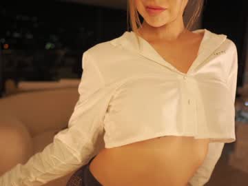 girl
        honeyco57 cam image #3096175