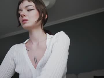 girl
        auddicted cam image #1475215