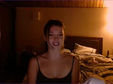 girl
        bitter_moon cam image #68277
