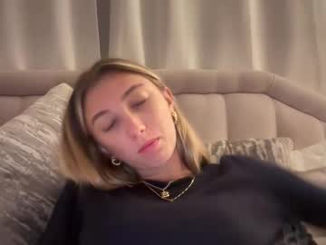 girl
        gracelarson cam image #5120349