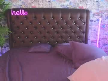 girl
        angelina_new cam image #4451902