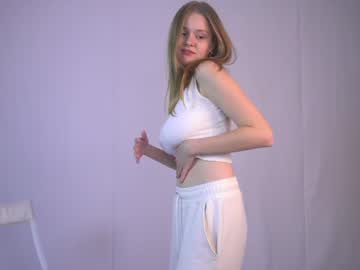 girl
        lover_chill cam image #2963711