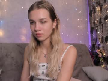 girl
        sharonmorgans cam image #534257