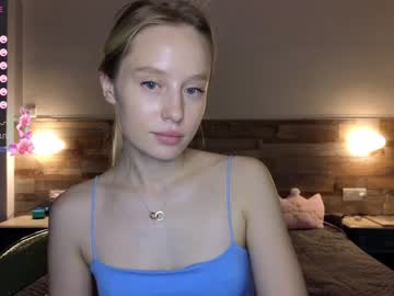 girl
        callme_star cam image #4146997