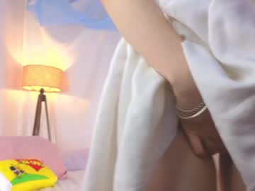 girl
        alisia_spinnet cam image #4396951