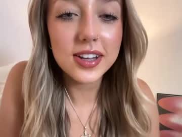 girl
        lovelyyylivyyy cam image #5047399