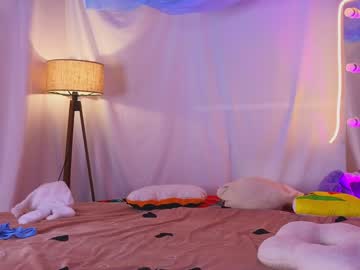 girl
        alisia_spinnet cam image #4950418