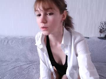 girl
        the_mayhem_ cam image #1221816