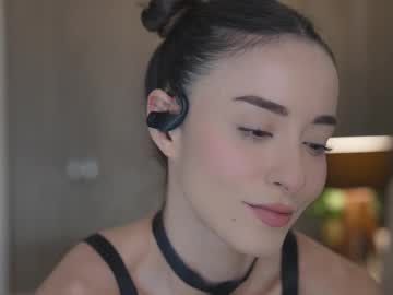 girl
        emyii cam image #6118200