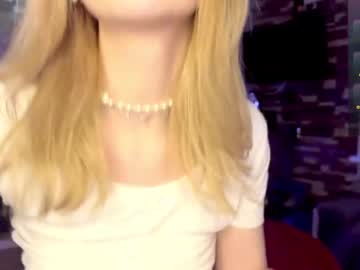 girl
        zoe__0 cam image #6225278