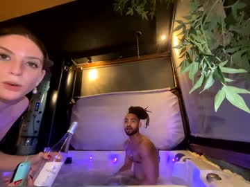 couple
        divinexduo cam image #5767379