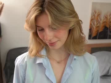 girl
        refined_style cam image #4783829