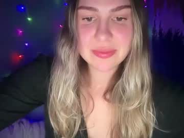 girl
        skylarpeachy cam image #6155426