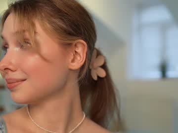 girl
        april_blush cam image #3988734