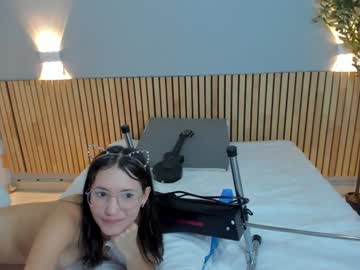 girl
        little_effy18 cam image #4392841