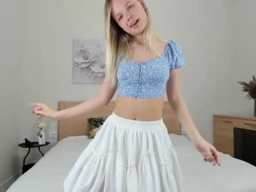 girl
        tenderness_18 cam image #6816794