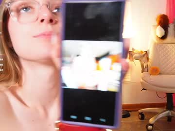 girl
        emmasky69 cam image #5670183
