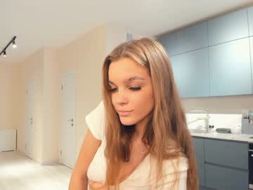 girl
        jeancoopera cam image #2975355