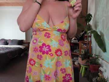 girl
        kellymorgan_ cam image #1056407