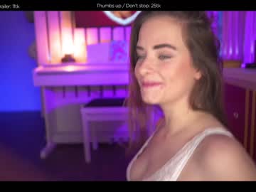 girl
        hermione_potter_couple cam image #455590