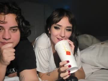 couple
        twogirls1strap cam image #2808195