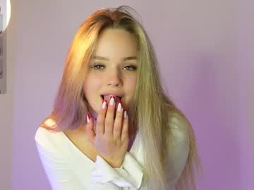 girl
        molly__meow cam image #4464311